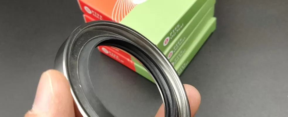 Сальники із  PTFE